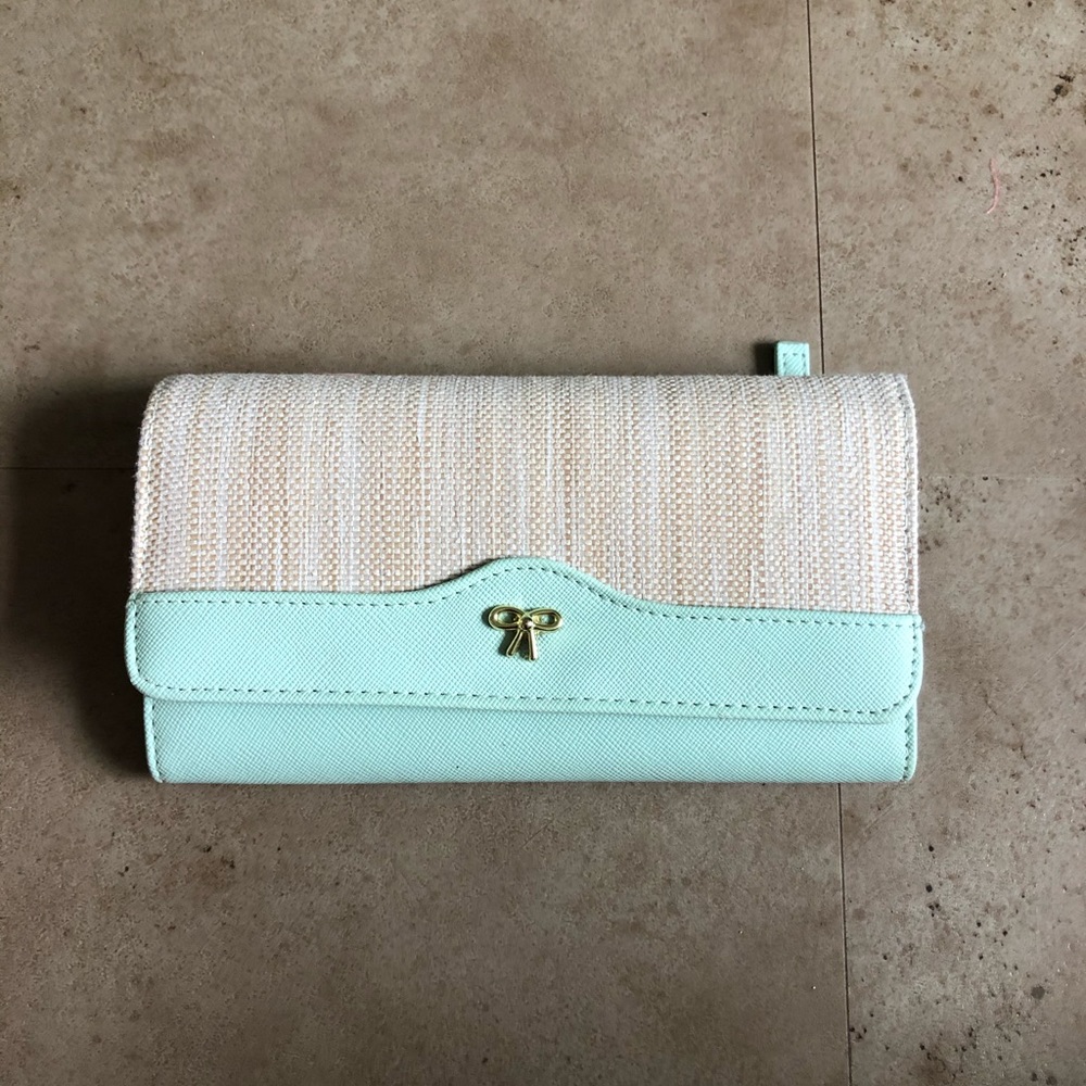 2 wallets - Picture 2 of 8